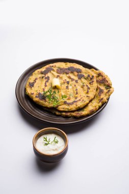 Thalip, Hindistan, Maharashtra popüler tuzlu Multi-grain pancake bir türüdür Hint Curd/tereyağı veya Ghee ile hizmet