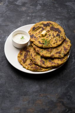 Thalip, Hindistan, Maharashtra popüler tuzlu Multi-grain pancake bir türüdür Hint Curd/tereyağı veya Ghee ile hizmet