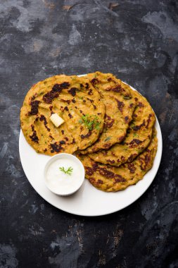 Thalip, Hindistan, Maharashtra popüler tuzlu Multi-grain pancake bir türüdür Hint Curd/tereyağı veya Ghee ile hizmet