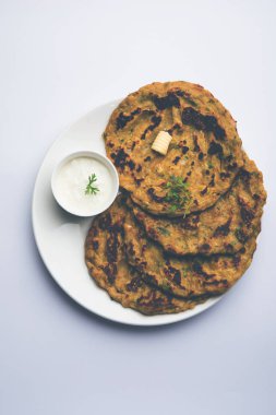 Thalip, Hindistan, Maharashtra popüler tuzlu Multi-grain pancake bir türüdür Hint Curd/tereyağı veya Ghee ile hizmet