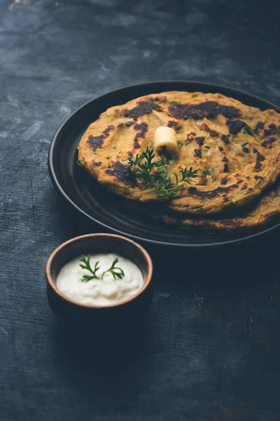 Thalipeeth Egyfajta Pikáns Többszemű Palacsinta Népszerű Maharashtra India Szolgált Curd — Stock Fotó