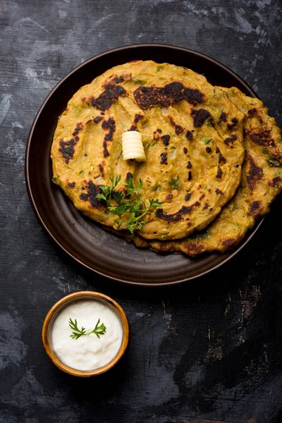 Thalipeeth Egyfajta Pikáns Többszemű Palacsinta Népszerű Maharashtra India Szolgált Curd — Stock Fotó