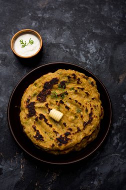 Thalip, Hindistan, Maharashtra popüler tuzlu Multi-grain pancake bir türüdür Hint Curd/tereyağı veya Ghee ile hizmet