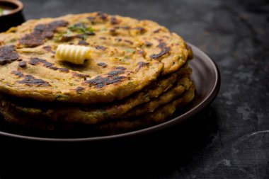 Thalip, Hindistan, Maharashtra popüler tuzlu Multi-grain pancake bir türüdür Hint Curd/tereyağı veya Ghee ile hizmet