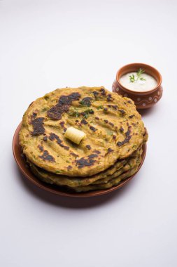 Thalip, Hindistan, Maharashtra popüler tuzlu Multi-grain pancake bir türüdür Hint Curd/tereyağı veya Ghee ile hizmet