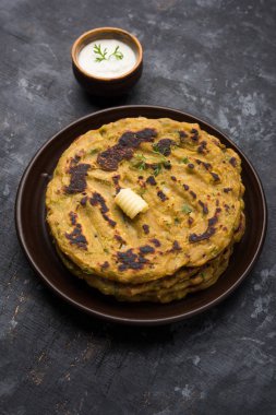 Thalip, Hindistan, Maharashtra popüler tuzlu Multi-grain pancake bir türüdür Hint Curd/tereyağı veya Ghee ile hizmet
