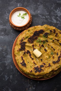Thalip, Hindistan, Maharashtra popüler tuzlu Multi-grain pancake bir türüdür Hint Curd/tereyağı veya Ghee ile hizmet