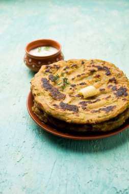 Thalip, Hindistan, Maharashtra popüler tuzlu Multi-grain pancake bir türüdür Hint Curd/tereyağı veya Ghee ile hizmet