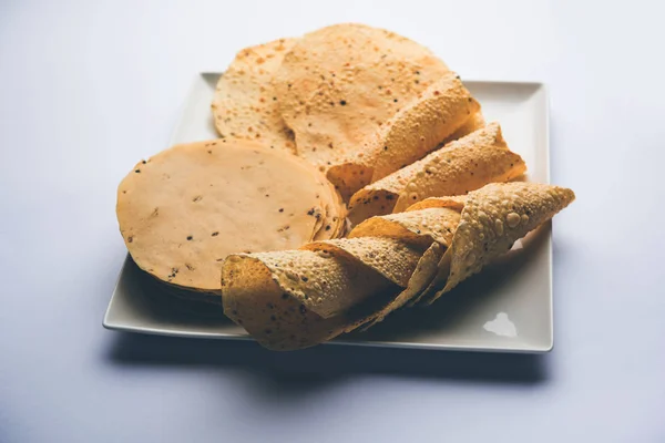 Gujarati Papad Papadum Raw Dried Form Roasted Cone Roll Flat — Stock Photo, Image