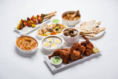 Çeşitli Hint Non Vejetaryen gıda tarifi bir grup servis edilir. Tavuk Köri, Koyun Masala, Anda / yumurta köri, Tereyağı tavuk, biryani, tandır murg, tavuk-tikka ve naan / roti içerir