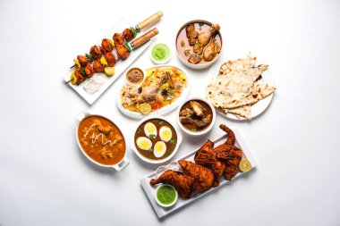 Çeşitli Hint Non Vejetaryen gıda tarifi bir grup servis edilir. Tavuk Köri, Koyun Masala, Anda / yumurta köri, Tereyağı tavuk, biryani, tandır murg, tavuk-tikka ve naan / roti içerir