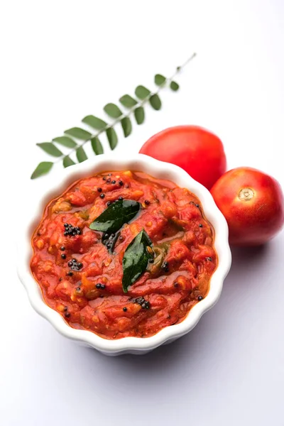 Tomaat Tamatar Chutney Saus Geserveerd Een Kom Selectieve Focus — Stockfoto