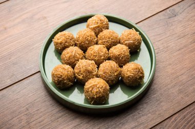 Jaggery hindistan cevizi Laddoo / Nariyal gur ke laddu, rakshabandhan / rakhi pournima gibi festivaller için hint tatlı gıda
