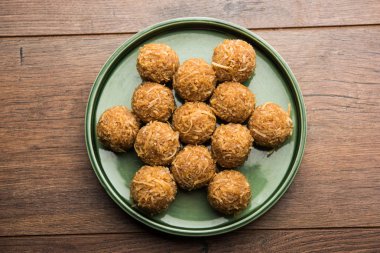 Jaggery hindistan cevizi Laddoo / Nariyal gur ke laddu, rakshabandhan / rakhi pournima gibi festivaller için hint tatlı gıda