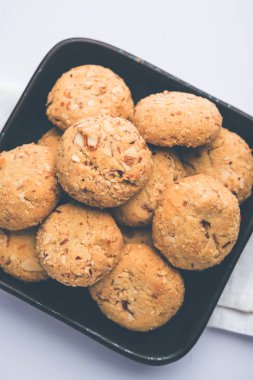 Nan khatai veya Nankhatai kuru meyve yüklü otantik bir Hint tatlı ve tuzlu yumurtasız çerez 