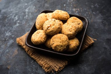 Nan khatai veya Nankhatai kuru meyve yüklü otantik bir Hint tatlı ve tuzlu yumurtasız çerez 