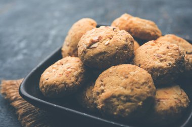 Nan khatai veya Nankhatai kuru meyve yüklü otantik bir Hint tatlı ve tuzlu yumurtasız çerez 