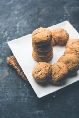 Nan khatai veya Nankhatai kuru meyve yüklü otantik bir Hint tatlı ve tuzlu yumurtasız çerez 