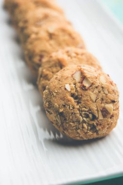 Nan khatai veya Nankhatai kuru meyve yüklü otantik bir Hint tatlı ve tuzlu yumurtasız çerez 