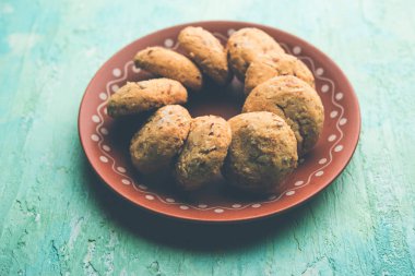 Nan khatai veya Nankhatai kuru meyve yüklü otantik bir Hint tatlı ve tuzlu yumurtasız çerez 