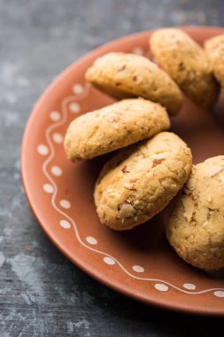 Nan khatai veya Nankhatai kuru meyve yüklü otantik bir Hint tatlı ve tuzlu yumurtasız çerez 
