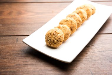 Nan khatai veya Nankhatai kuru meyve yüklü otantik bir Hint tatlı ve tuzlu yumurtasız çerez 