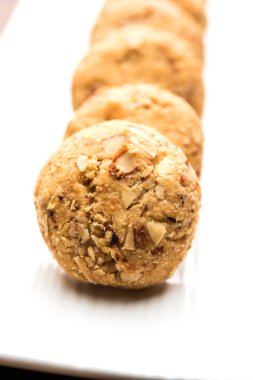 Nan khatai veya Nankhatai kuru meyve yüklü otantik bir Hint tatlı ve tuzlu yumurtasız çerez 