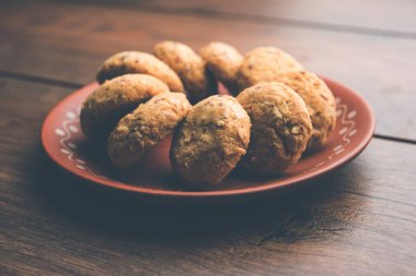 Nan khatai veya Nankhatai kuru meyve yüklü otantik bir Hint tatlı ve tuzlu yumurtasız çerez 