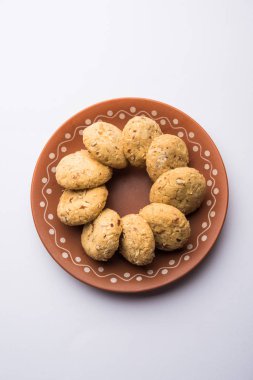 Nan khatai veya Nankhatai kuru meyve yüklü otantik bir Hint tatlı ve tuzlu yumurtasız çerez 