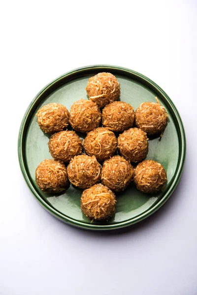 Jaggery Кокосовый Ладду Nariyal Gur Laddu Индийская Сладкая Еда Фестивалей — стоковое фото