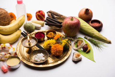 Pooja Malzeme / Puja Sahitya Hindistan Hindu Din, bir grup halinde düzenlenmiştir. seçici odaklama