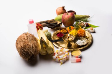 Pooja Malzeme / Puja Sahitya Hindistan Hindu Din, bir grup halinde düzenlenmiştir. seçici odaklama