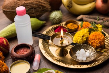 Pooja Malzeme / Puja Sahitya Hindistan Hindu Din, bir grup halinde düzenlenmiştir. seçici odaklama