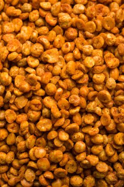 Kızarmış ve Baharatlı Chana Dal Masala popüler bir Chakna tarifi. bir kase de servis edilir. seçici odaklama