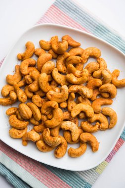 Masala Kaju veya baharatlı Kashew bir kase içinde. Hindistan / asya, ayrıca Chakna tarifi olarak bilinen popüler festival çerez