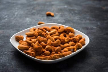 Masala Kaju veya baharatlı Kashew bir kase içinde. Hindistan / asya, ayrıca Chakna tarifi olarak bilinen popüler festival çerez