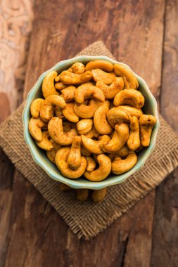 Masala Kaju veya baharatlı Kashew bir kase içinde. Hindistan / asya, ayrıca Chakna tarifi olarak bilinen popüler festival çerez