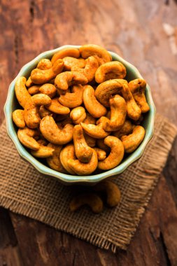 Masala Kaju veya baharatlı Kashew bir kase içinde. Hindistan / asya, ayrıca Chakna tarifi olarak bilinen popüler festival çerez