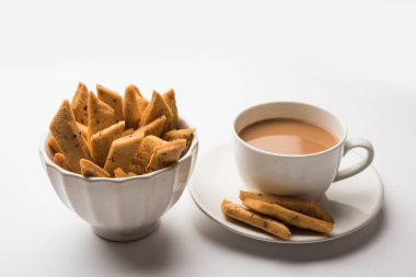 Namakpare veya Tuzlu Shakarpara veya shakarpare veya namkeen Shankarpali, gujarat, Hindistan popüler diwali gıda veya çay-saat snack