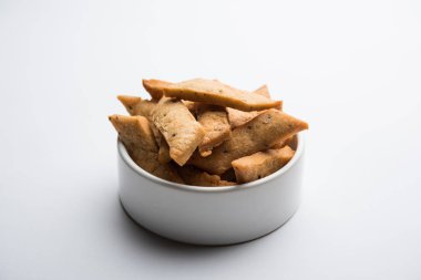 Namakpare veya Tuzlu Shakarpara veya shakarpare veya namkeen Shankarpali, gujarat, Hindistan popüler diwali gıda veya çay-saat snack