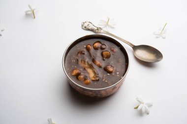 ambrosia veya Panchamrit veya Panchamrut veya Panchamrutham veya Panchamrutha bir tatlı ve ekşi gıda dualar veya puja hindu Tanrı veya tanrılar için sunulan