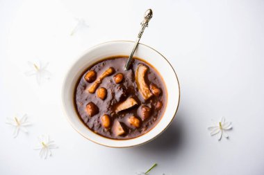 ambrosia veya Panchamrit veya Panchamrut veya Panchamrutham veya Panchamrutha bir tatlı ve ekşi gıda dualar veya puja hindu Tanrı veya tanrılar için sunulan