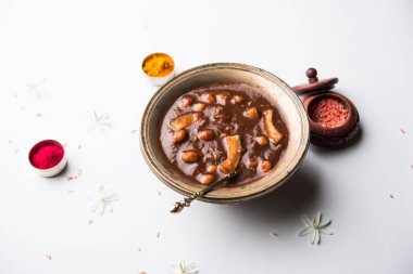 ambrosia veya Panchamrit veya Panchamrut veya Panchamrutham veya Panchamrutha bir tatlı ve ekşi gıda dualar veya puja hindu Tanrı veya tanrılar için sunulan