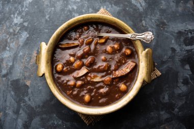 ambrosia veya Panchamrit veya Panchamrut veya Panchamrutham veya Panchamrutha bir tatlı ve ekşi gıda dualar veya puja hindu Tanrı veya tanrılar için sunulan