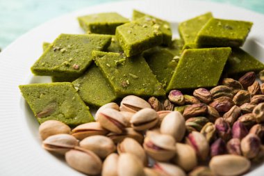 Antep Fıstığı Katli/Burfi/burfee veya Antep fıstığı kek 