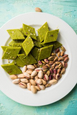 Antep Fıstığı Katli/Burfi/burfee veya Antep fıstığı kek 