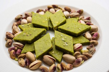 Antep Fıstığı Katli/Burfi/burfee veya Antep fıstığı kek 