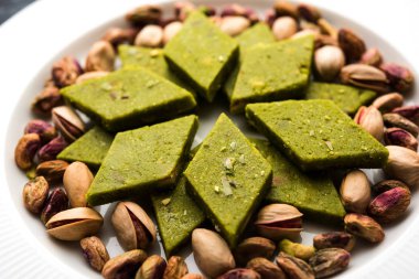 Antep Fıstığı Katli/Burfi/burfee veya Antep fıstığı kek 