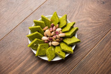 Antep Fıstığı Katli/Burfi/burfee veya Antep fıstığı kek 