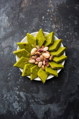 Antep Fıstığı Katli/Burfi/burfee veya Antep fıstığı kek 